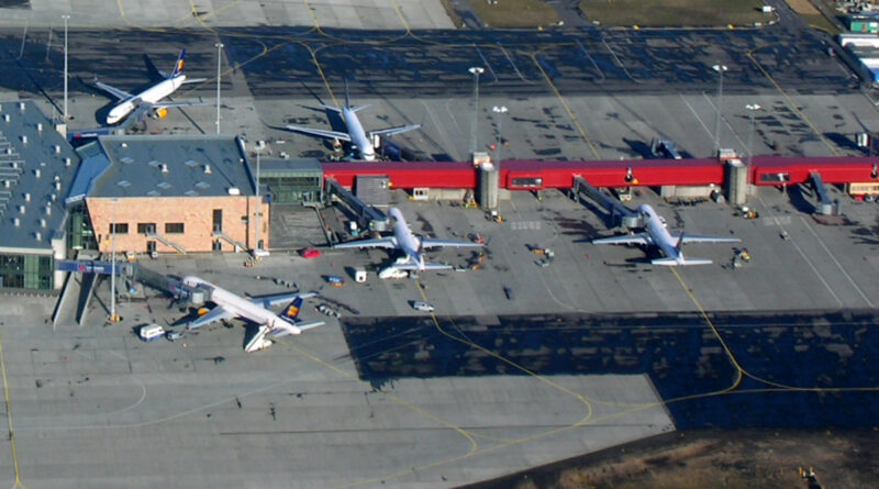 Ermittlungen laufen: Selbstgebauter Sprengsatz in Flughafen Keflavík detoniert
