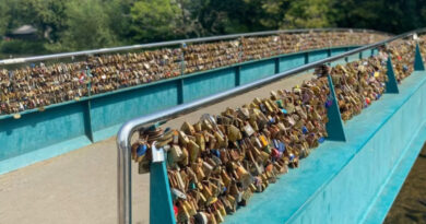 Liebesschlösser Brücke Derbyshire