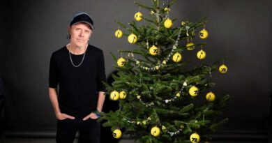 Weihnachtsbaum von Metallica versteigert