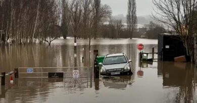 Wetterchaos in England: Überflutungen und Schneemassen im Mix