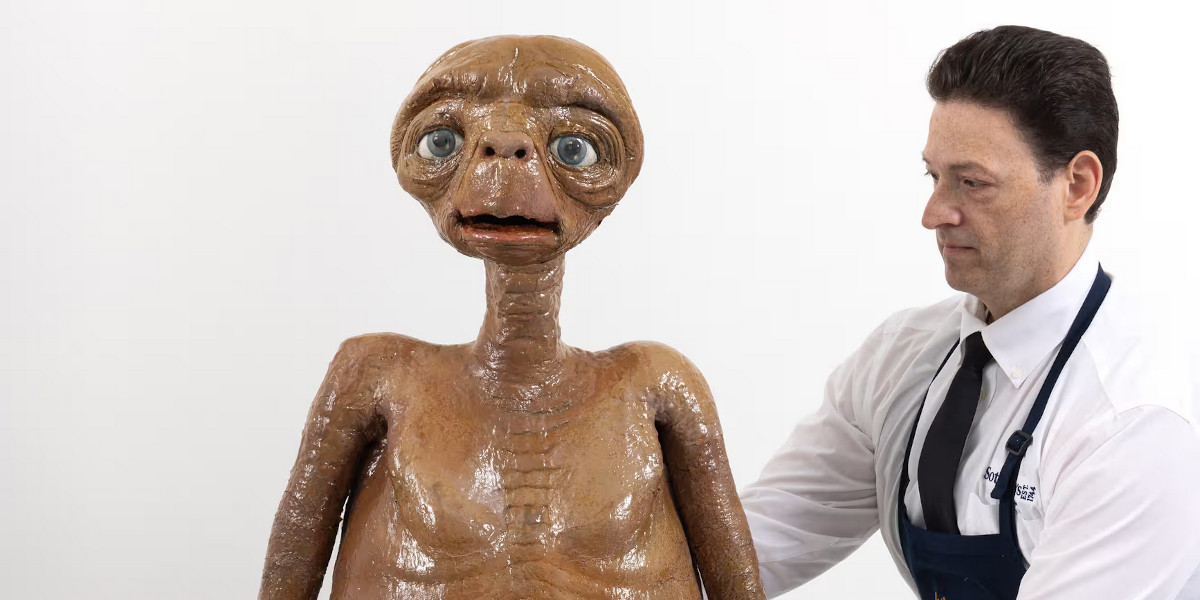 Alien Autograph Auction: Record-Breaking Sale Anticipated for Original ET Artifact